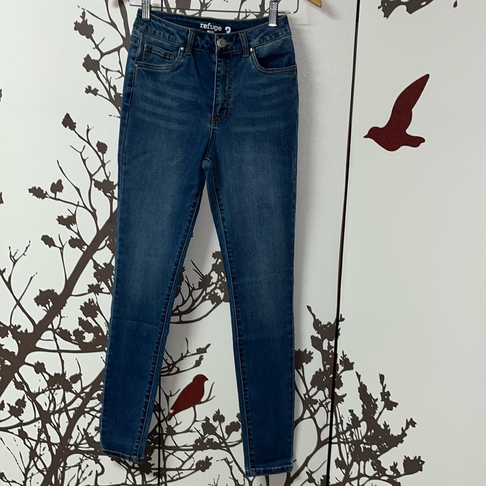 REFUGE YOUR FASHION ESCAPE Size 3 Dark Blue Jeans NWOT $35